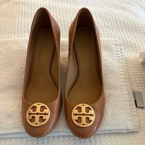 Tory Burch Tan & Gold Wedges Size 7
